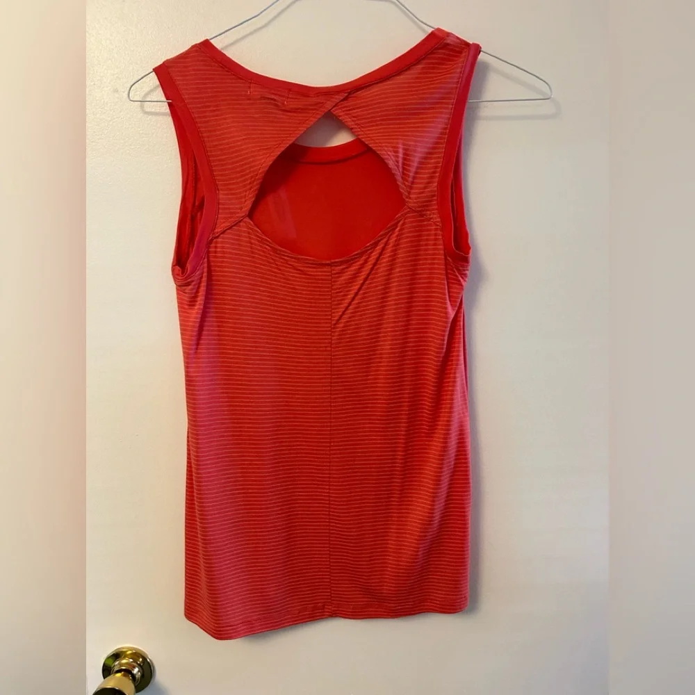 Two XS Old Navy Sleeveless Tops NWT - Picture 4 of 9